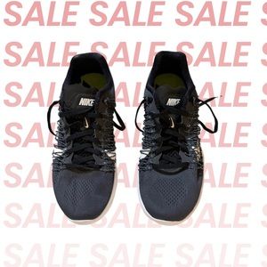 NWOT Nike Racing Tennis Shoe size 7.5